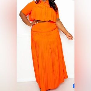 Buxom Curvy| Pleated crop top and skirt set